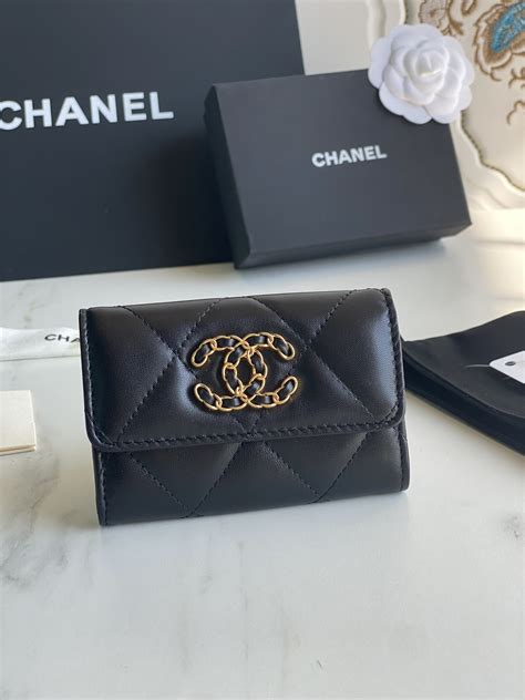 boy chanel card holder review|Chanel 19 flap card holder.